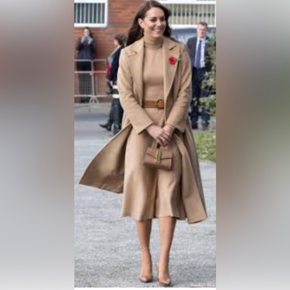 DeMillier London Maxi Montreal Handbag of the British Royals Sold Out - Picture 15 of 15